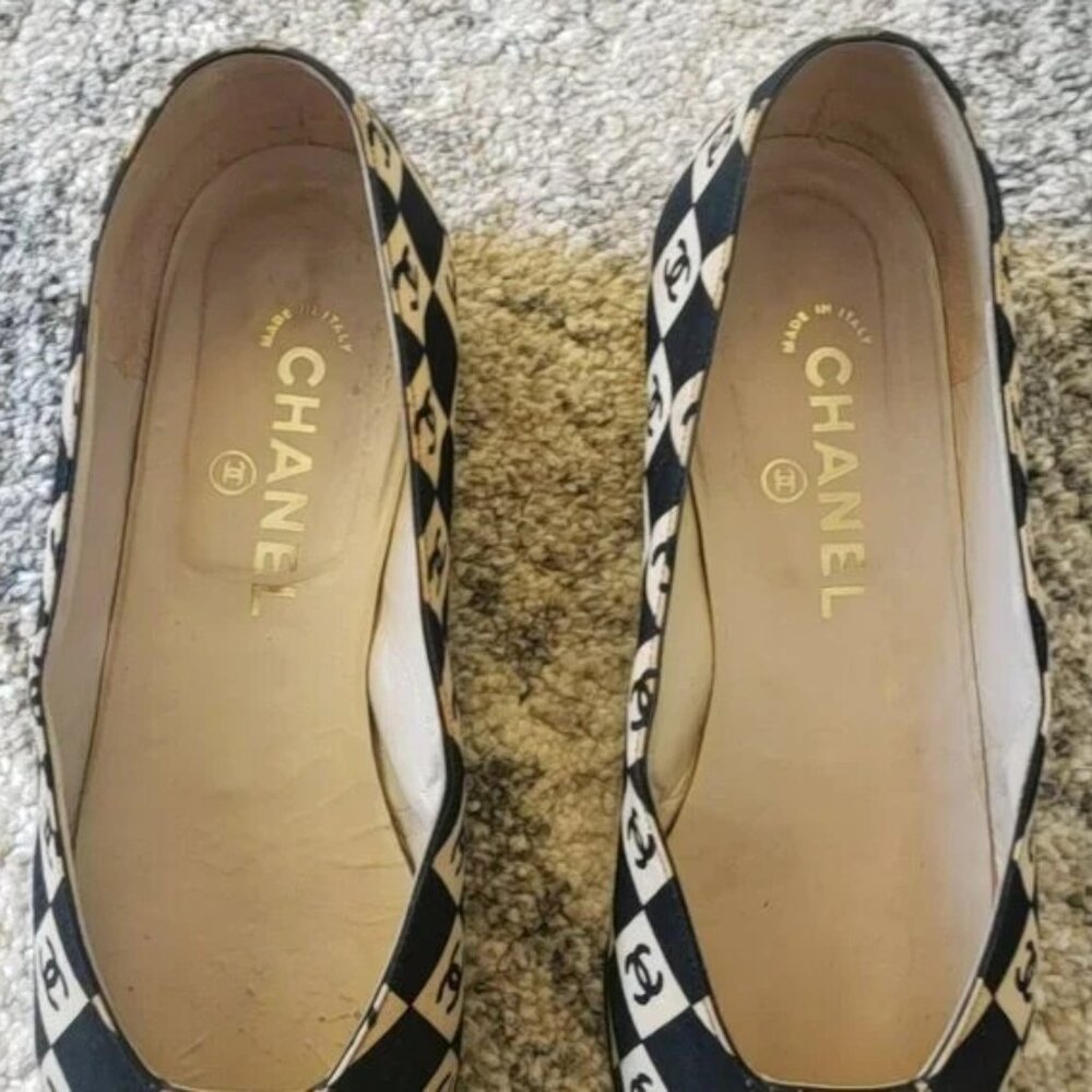 Super RARE CHANEL Vintage Flats Interlocking CCs All Over - Picture 10 of 15
